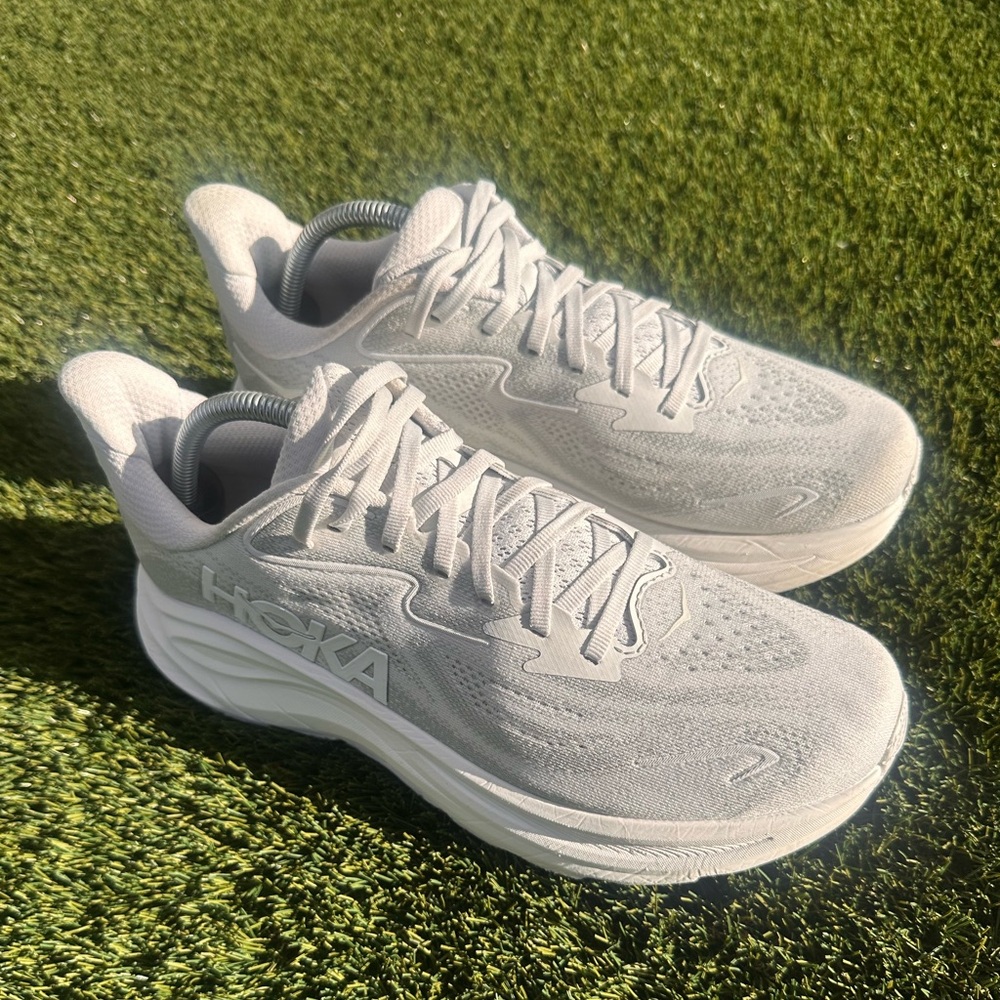 HOKA Women’s Clifton 10‎ Size 9.5M Running Walking Shoes Cosmic Grey/Stardust